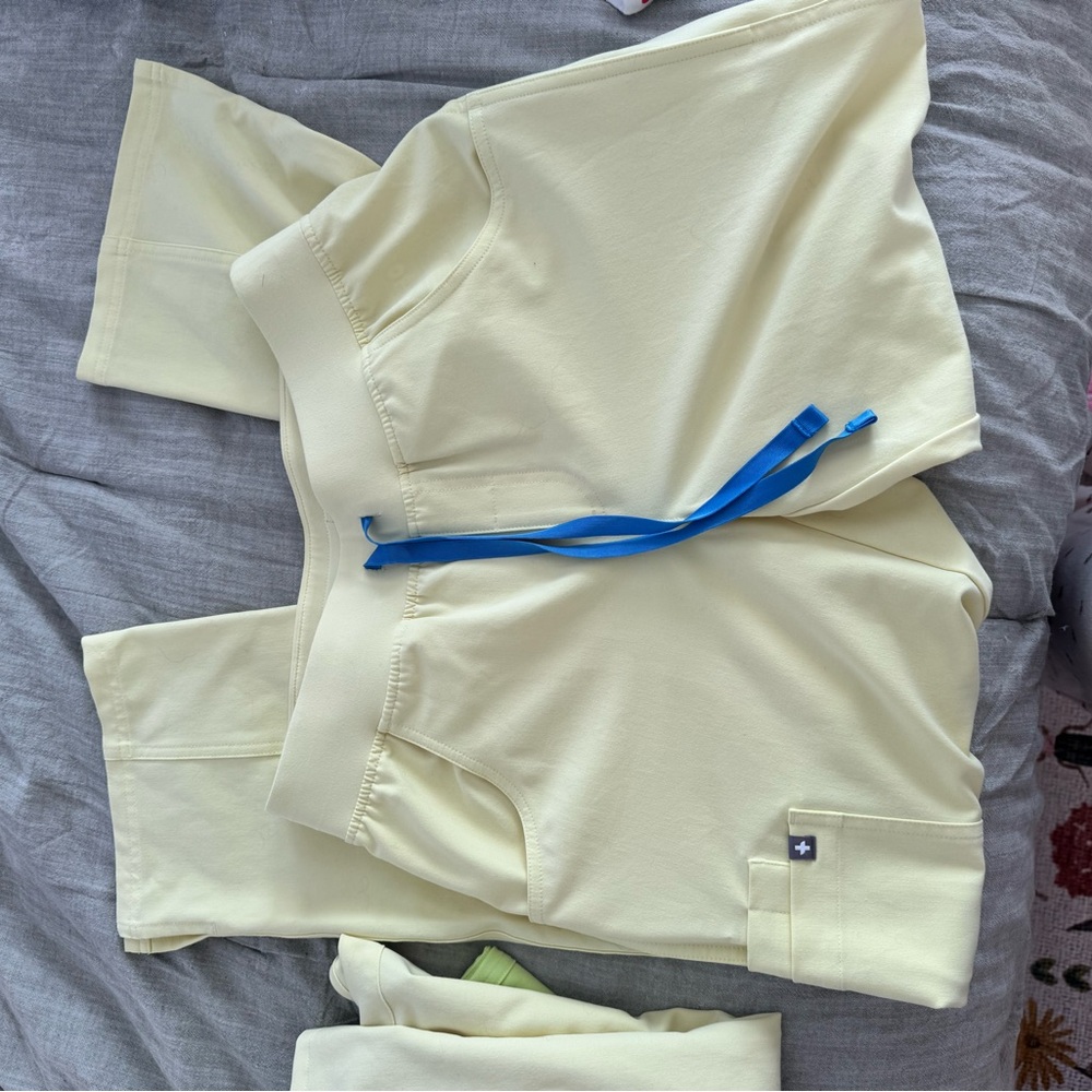 Figs Bright Yellow set